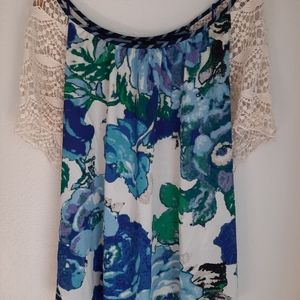 {2X} Two Sided Top with Lace Sleeve